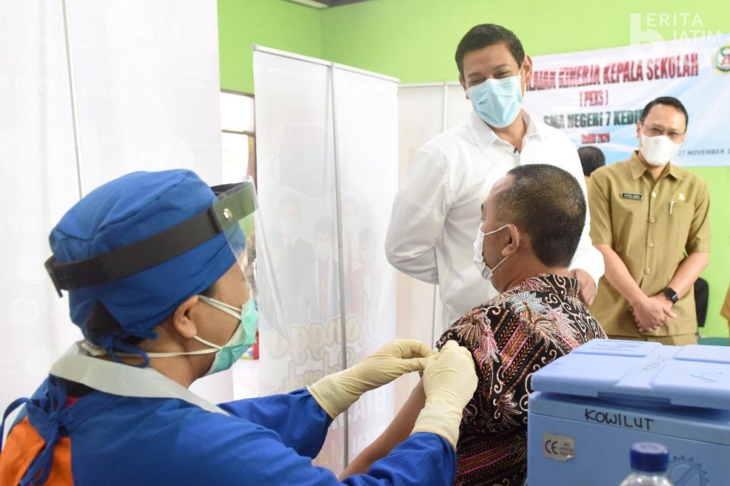 Percepat PTM, Vaksinasi Guru SMA/SMK di Kota Kediri Terus Berjalan