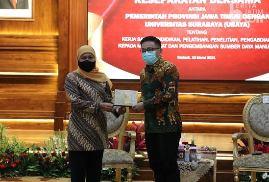 Perkuat Pengembangan SDM, Ubaya dan Pemprov Jatim Teken Kerja sama