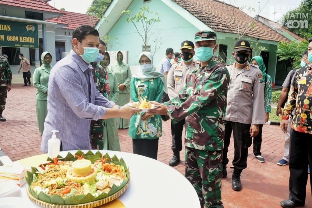 Wali Kota Kediri Beri Santunan dan Apresiasi Pembangunan Panti Asuhan Kodim 0809