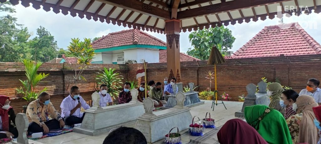 DPRD Jatim Ziarah ke Makam Gubernur Suryo di Magetan
