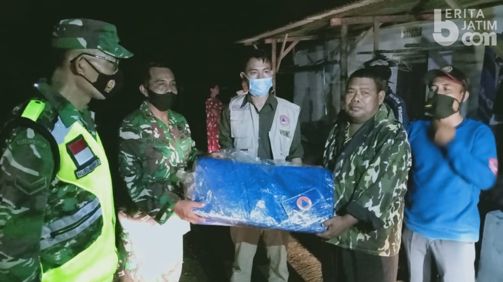 Angin Puting Beliung Sapu 7 Rumah di Mojokerto