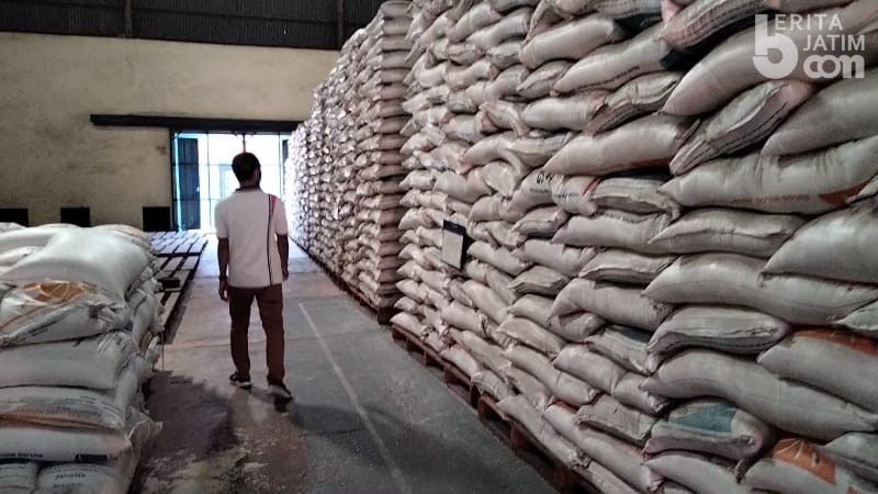 Stok Beras di Gudang Perum Bulog Sub Divre II Wilayah Surabaya Selatan Aman Sampai Akhir Tahun