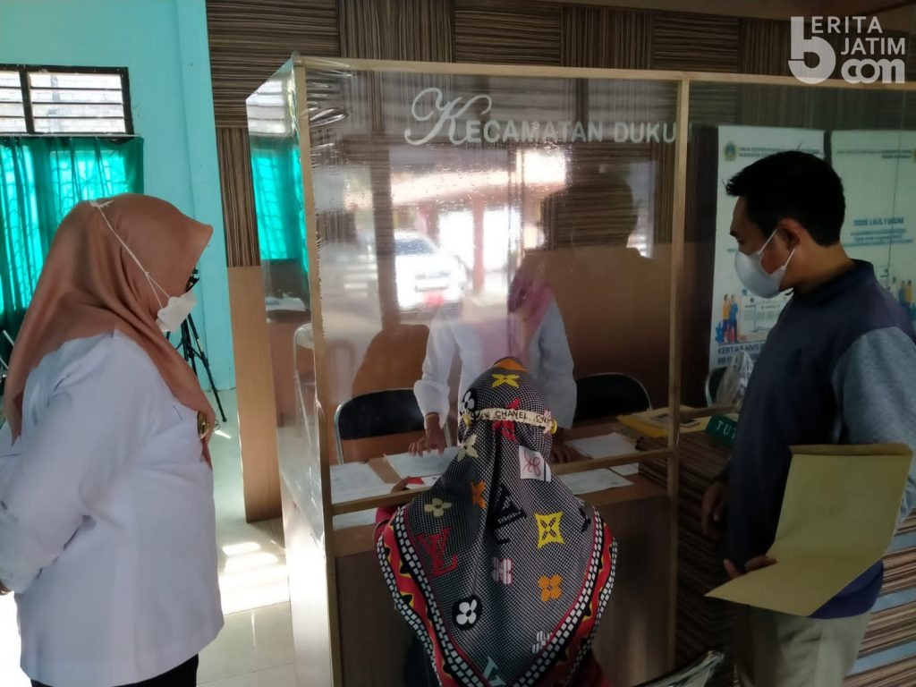 Sidak, Wabup Gresik Bu Min Kecewa Pegawai Dispendukcapil di Puskesmas Dukun Tak di Tempat