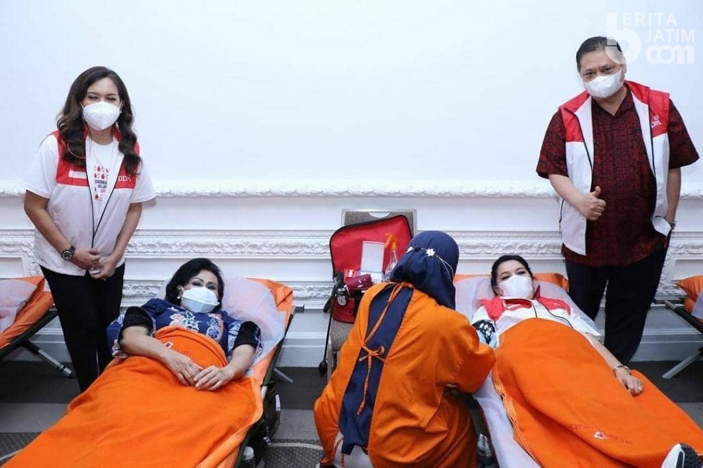 Airlangga : Kasus Aktif Covid-19 Menurun, Vaksin Semakin Masif, Ekonomi Pun Mulai Membaik