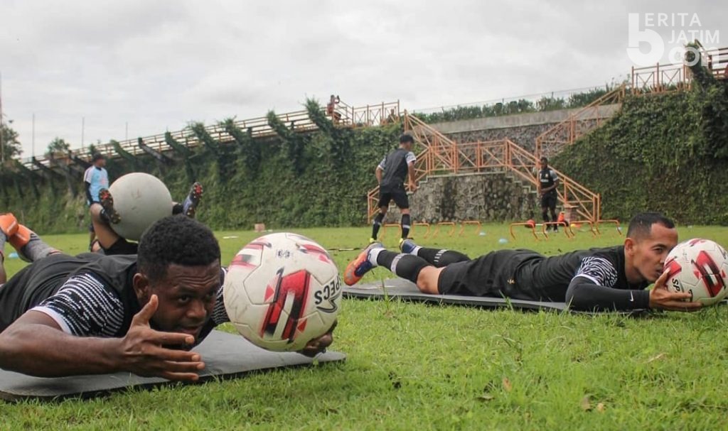 Skuat Madura United Jalani Latihan Fisik Menguras Tenaga