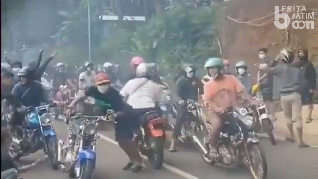 Viral Video Konvoi Knalpot Brong di Trawas Mojokerto