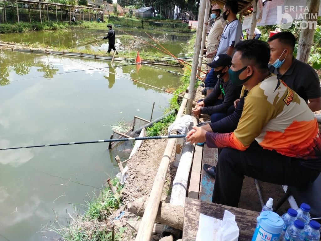 Jalin Kemitraan, Kapolres Lumajang Ajak Wartawan Mancing Ikan Bersama