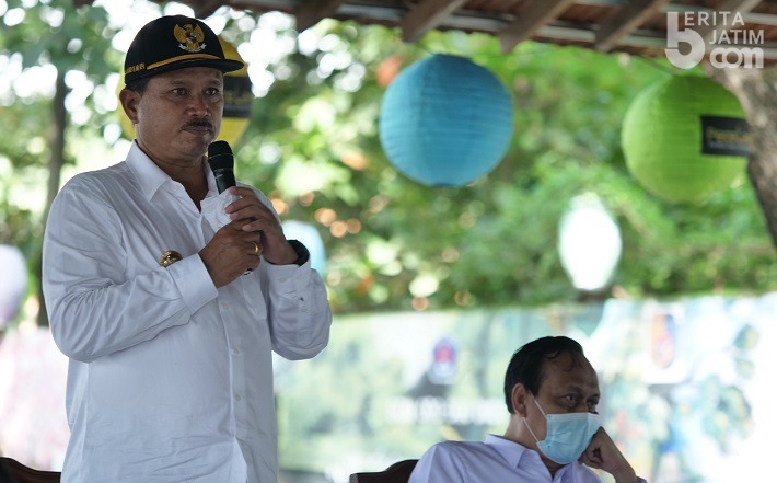 Kukuhkan 32 Satlinmas, Wali Kota Madiun: Harus Menjadi Garda Terdepan