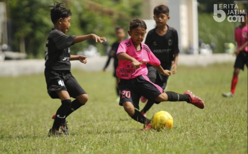 Ikut SSB di Desa Doko Kediri Pilihan Olahraga Anak Saat Pandemi
