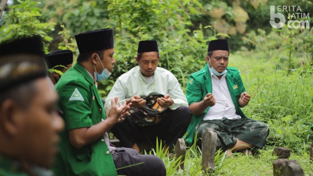 Harlah NU ke-98, GP Ansor Ponorogo Ziarah ke Makam Muassis