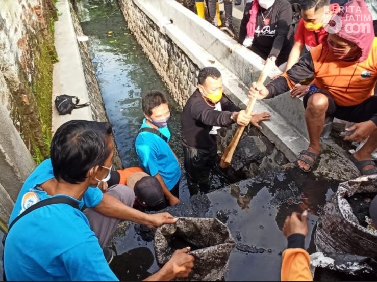 Bupati Ponorogo Sugiri Sancoko Pimpin Operasi Got Bersihkan Sampah