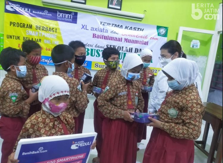 XL Axiata Donasikan Smartphone untuk Pelajar Tidak Mampu