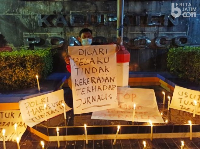 Wartawan Ponorogo Nyalakan Lilin untuk Keadilan