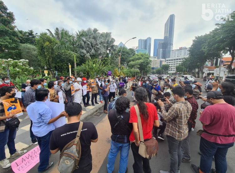 Ratusan Wartawan Surabaya Turun Jalan: Usut Pemukulan Hadi Tempo