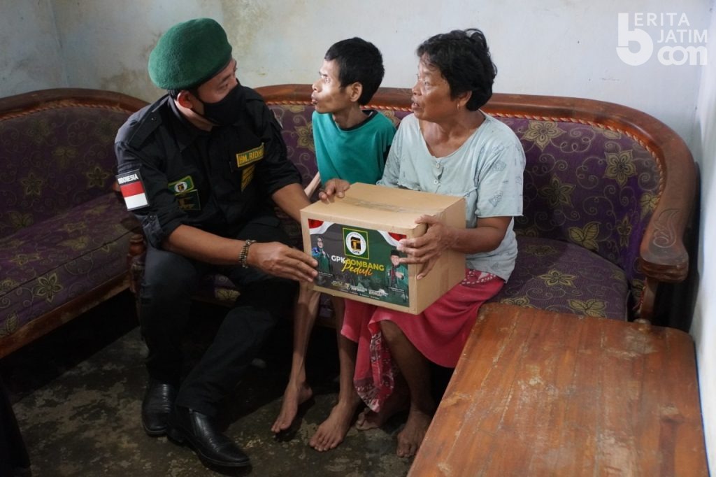 Jalankan Misi Kemanusiaan, GPK Jombang Bagikan Ratusan Sembako