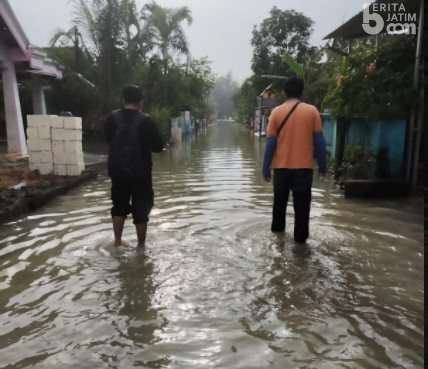 Kali Lamong Meluap Lagi, Empat Desa di Gresik Terendam Banjir