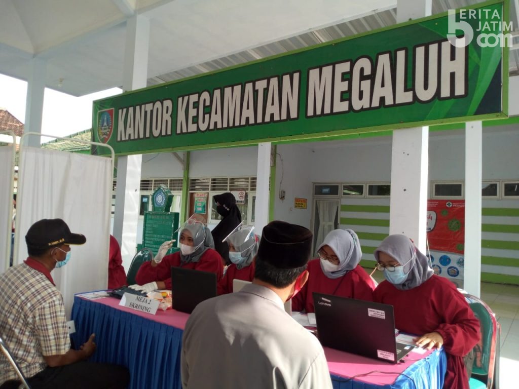 100 Tokoh Agama dan Pelayan Publik Ikuti Vaksinasi di Kecamatan Megaluh Jombang