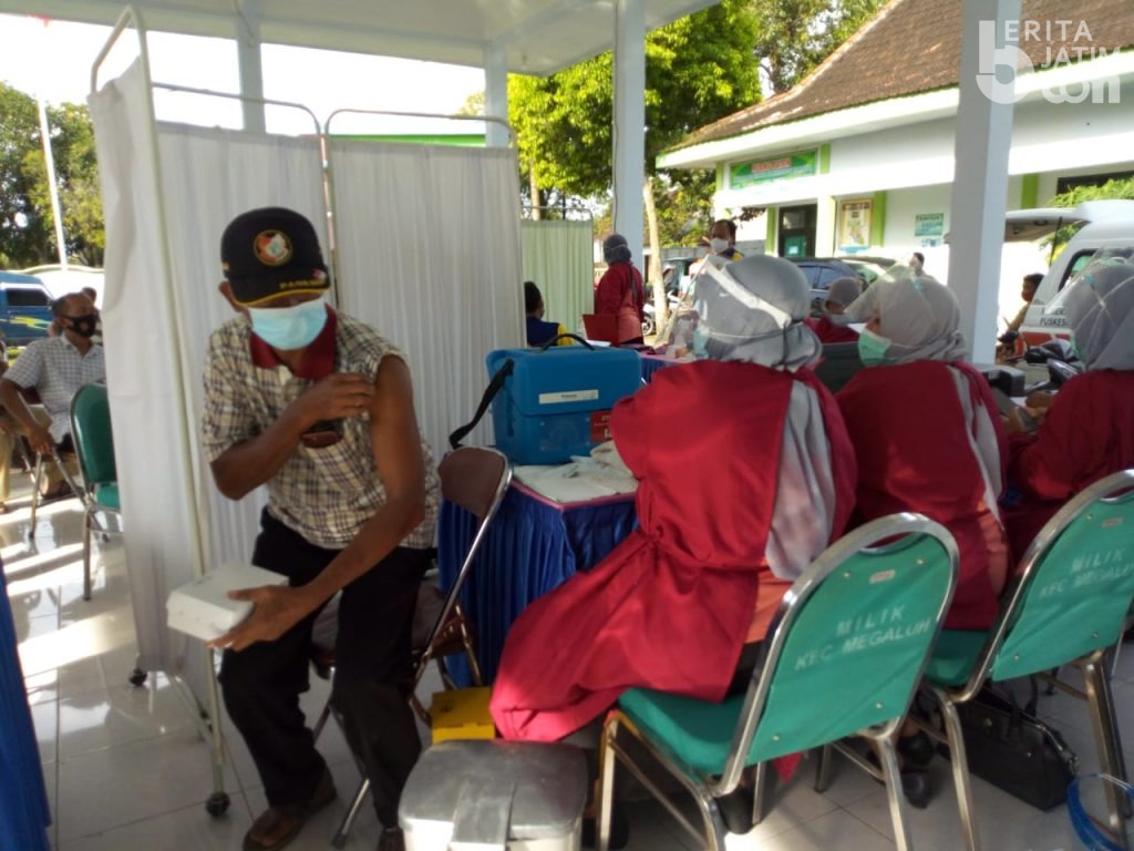 Warga Jombang Antusias Ikuti Vaksinasi Tahap II