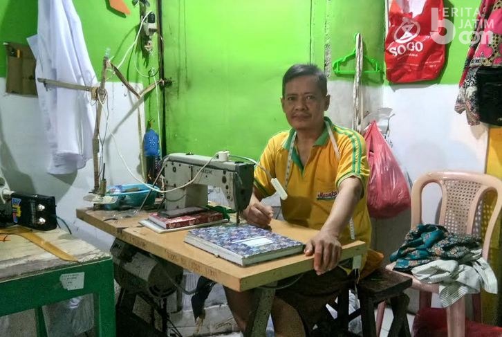 Jelang Lebaran, Covid 19 Belum Reda, Penjahit di Lamongan Masih Sepi Pesanan