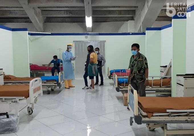 Pulang dari Malaysia, Belasan Pekerja Dikarantina di Stadion Gejos Gresik