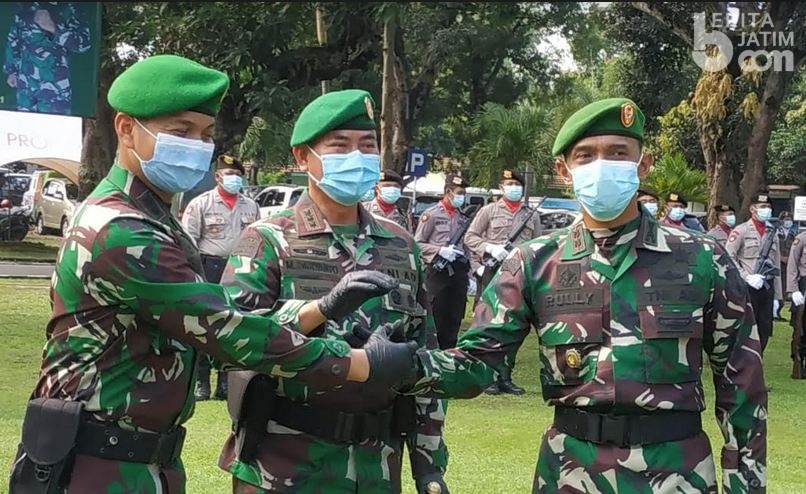 Pimpin Sertijab Dandim Kediri, Danrem 082/CPYJ Mojokerto Pesan Tangkal Berita Hoax