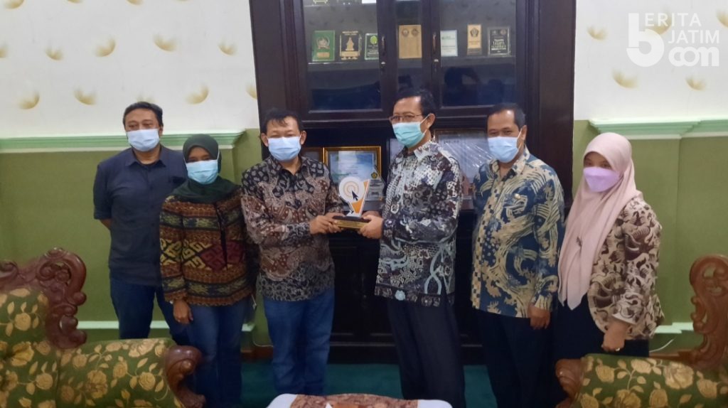 Pemkab Tuban Terima ‘Beritajatim Digital Award’