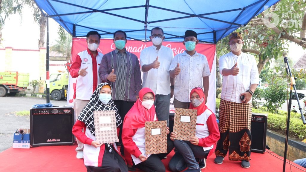 Kenalkan Produk Industri Lokal, Forum IKM Magetan Adakan Bazar dan Salurkan Sertifikat Halal