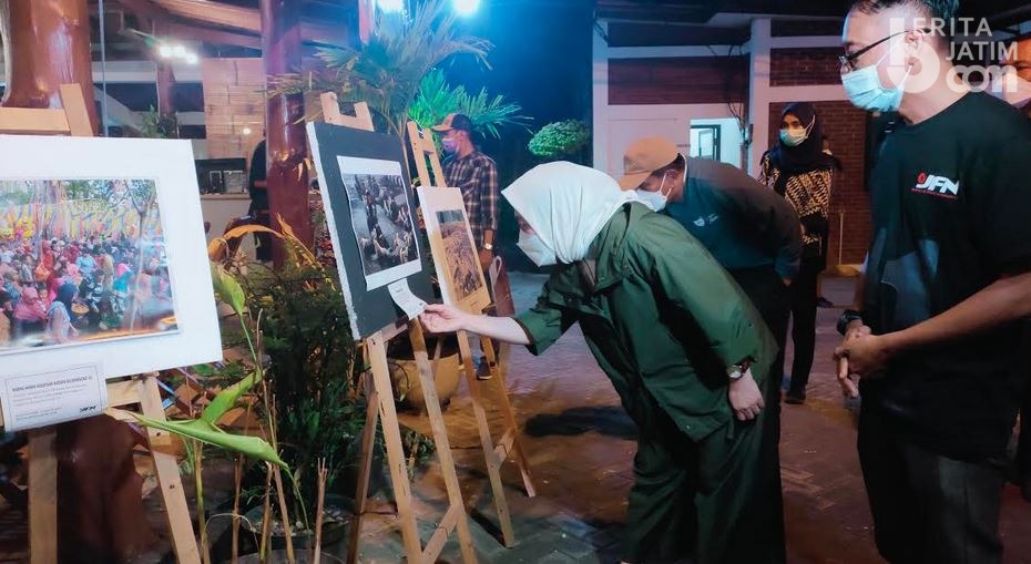 Bupati Bojonegoro Anna Mu’awanah Saksikan Pameran Foto JFN