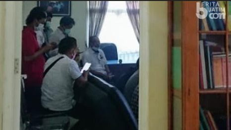 Warga Tanah Merah Demo ke Kantor DPMD Bangkalan, Ini Tuntutannya