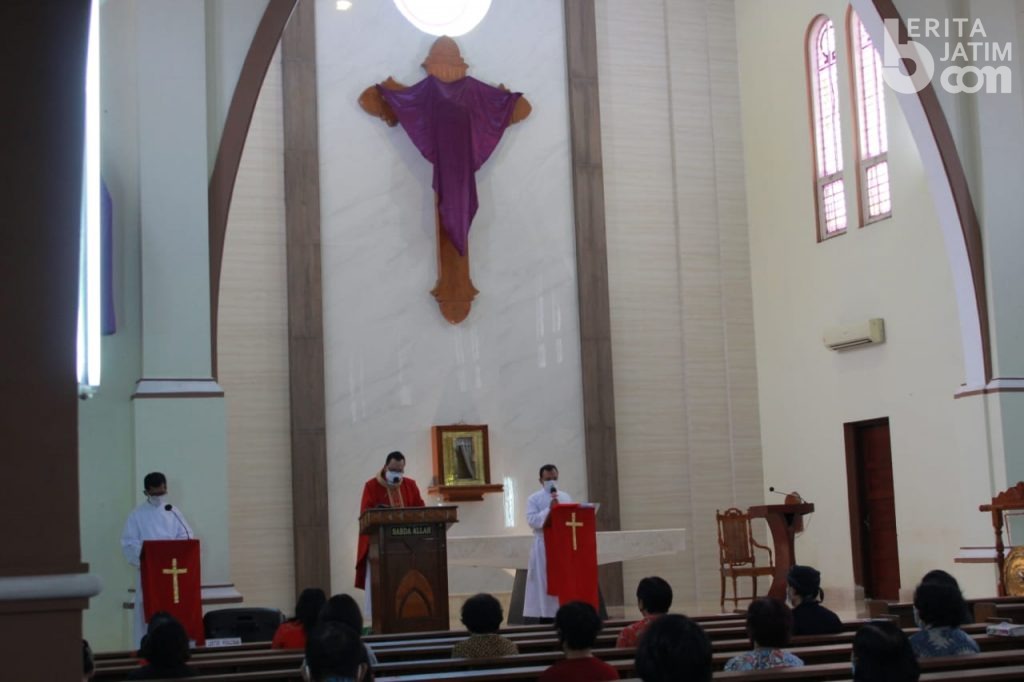 Ibadah Jumat Agung di St Cornelius Madiun, Tiadakan Drama Penyaliban Yesus