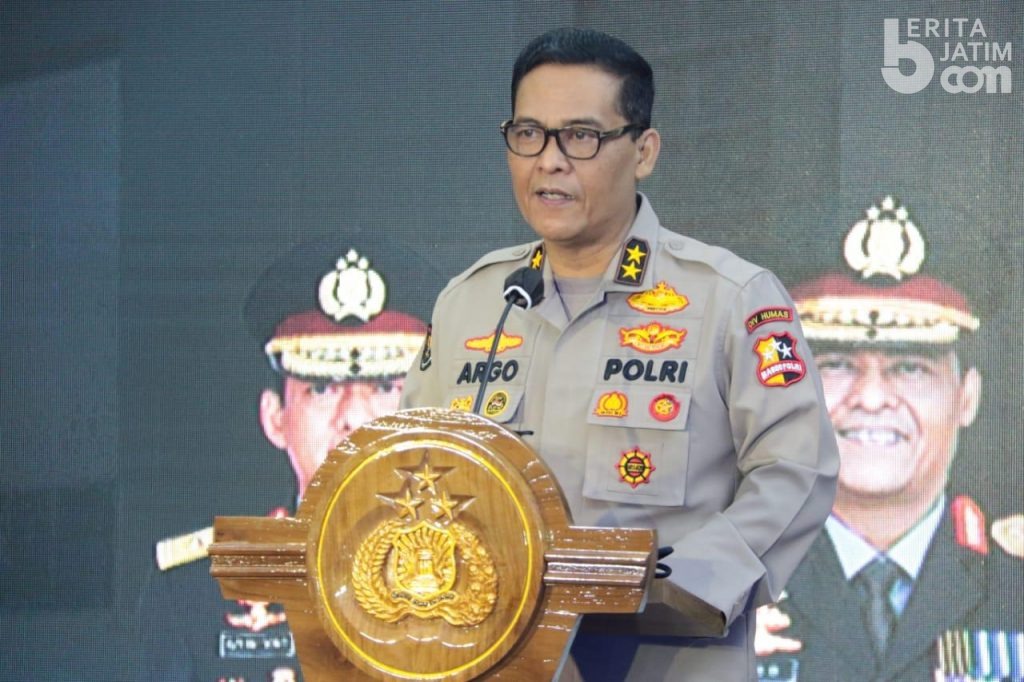 Polri Kerahkan Mobil Dapur Umum, Logistik, Kapal hingga Perahu Karet Bantu Korban Banjir NTT