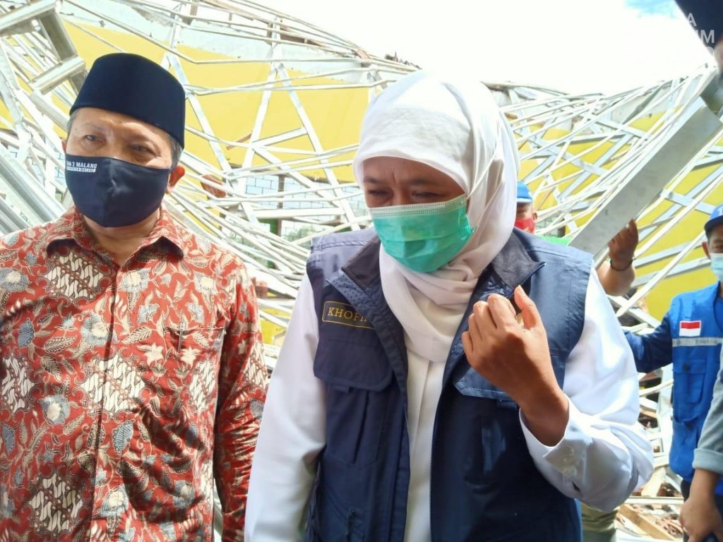 Khofifah Lihat Langsung Puing-puing Bangunan Runtuh Akibat Gempa di Malang