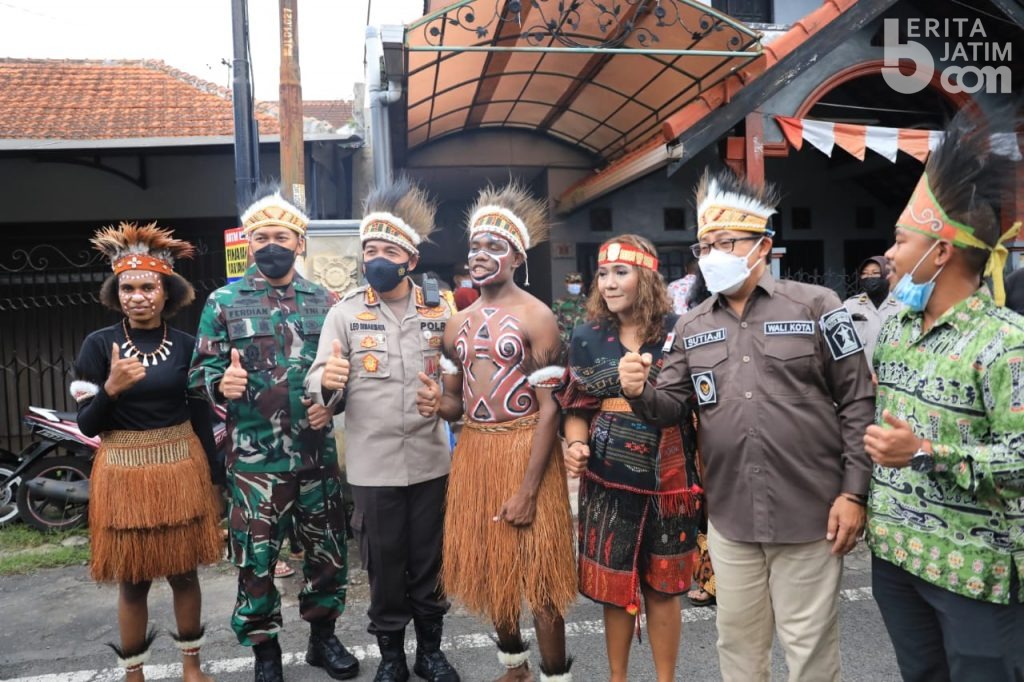 Kapolresta Kota Jadi Orangtua Asuh Mahasiswa Papua di Malang
