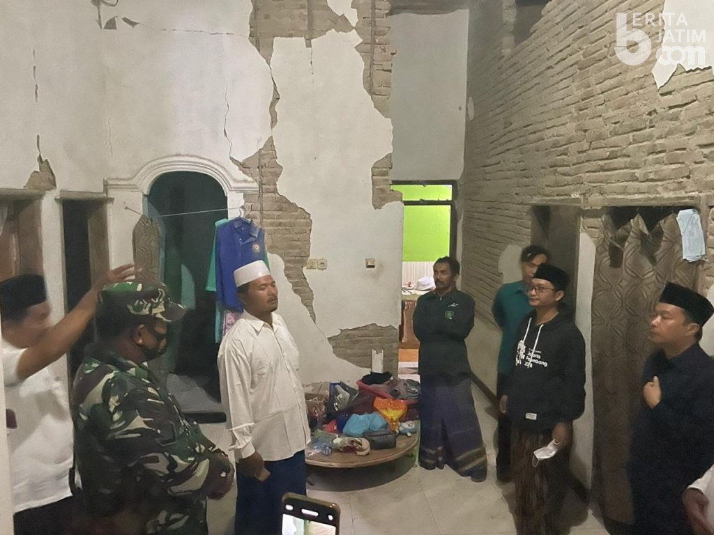 Relawan Cak Udin Bagikan 15 Ton Beras ke Puluhan Desa Terdampak Gempa Malang