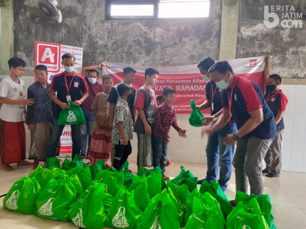 Berbagi Ala Alfamidi, Ratusan Ojol Wanita Mendapatkan Sembako