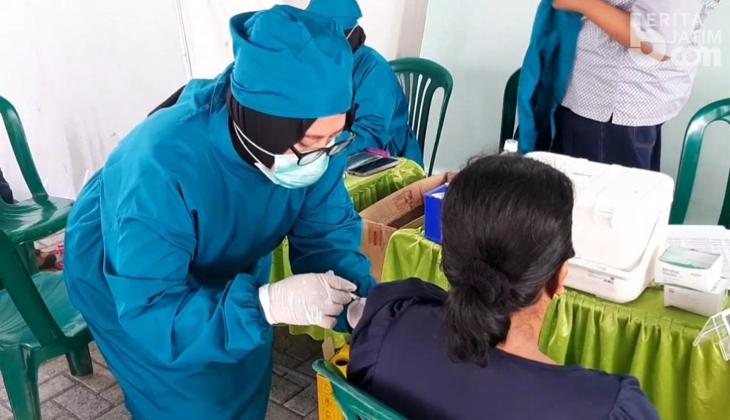 382 Pedagang Pasar di Kabupaten Kediri Disuntik Vaksin AstraZeneca