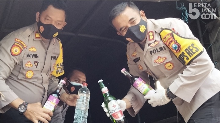 Operasi Pekat, 1.120 Botol Miras Berbagai Merk Diamankan Polresta Mojokerto dari 27 Tersangka