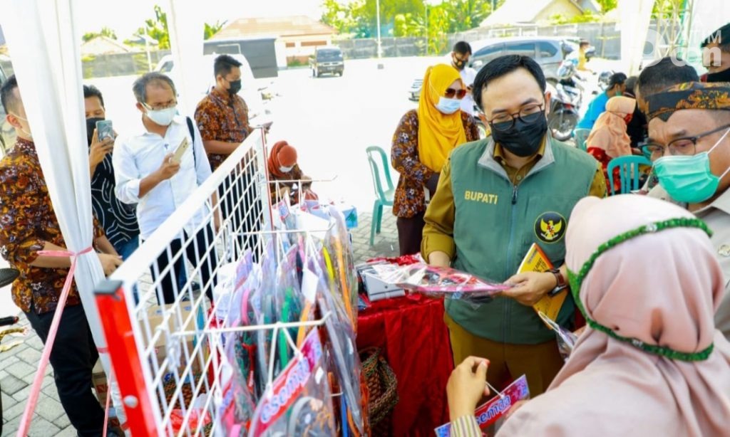 Bupati Pamekasan Resmikan Pasar Murah