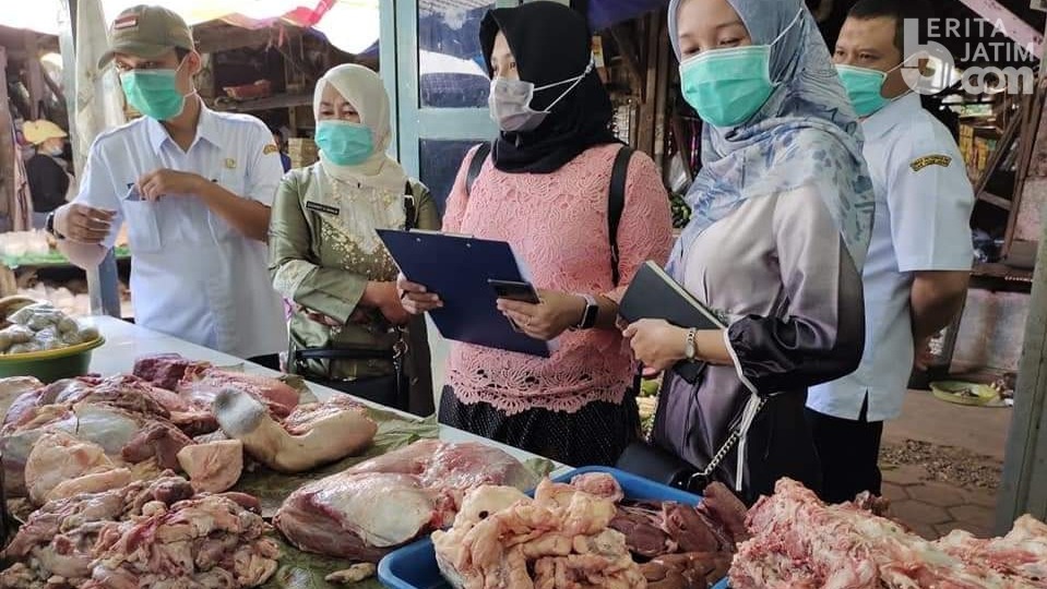 Disnakan Bojonegoro Pantau Harga Produk Hewan di Pasar Tradisional