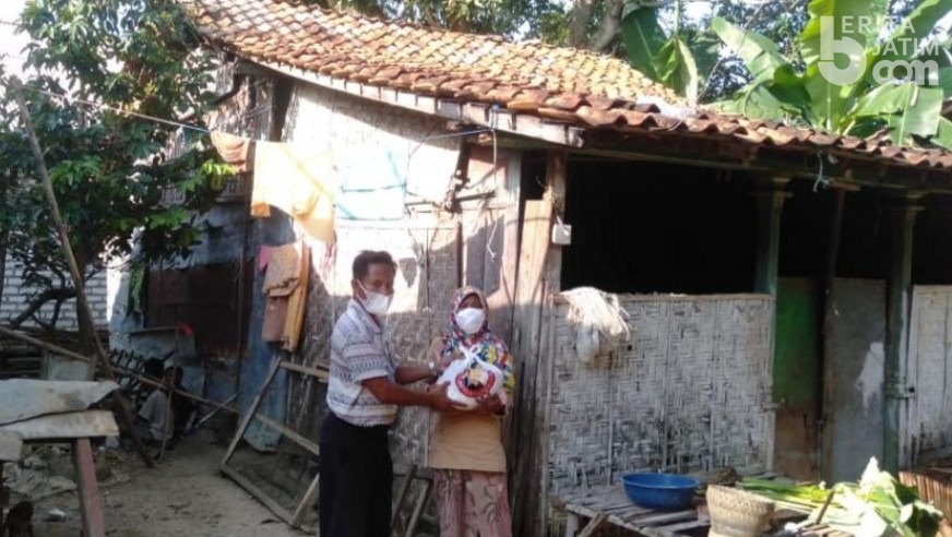 Said Abdullah Bersama PDIP se-Madura Bagikan 60 Ribu Paket Sembako