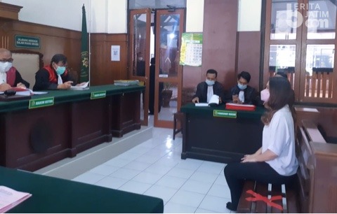 Kritik Salon Kecantikan, Stella Didakwa UU ITE