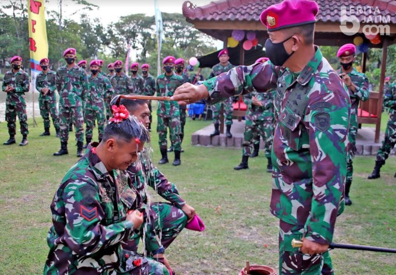 Danyon Marinir 2 Gedangan Sidoarjo Pimpin Kenaikan Pangkat Prajurit