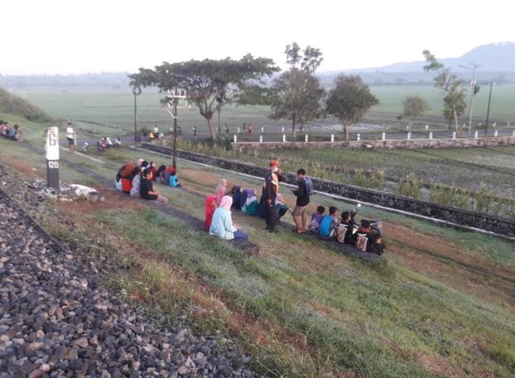 Nekat Ngabuburit di Jalur KA, Daops 7 Madiun Peringatkan Warga