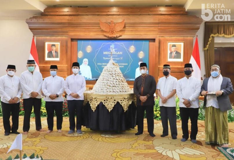 Pemprov Jatim Bareng Forkopimda Megengan Online dan Doakan Korban Gempa