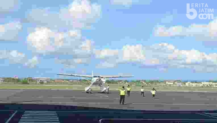 Pesawat Amphibi Travira Air Mendarat di Bandara Trunojoyo Sumenep