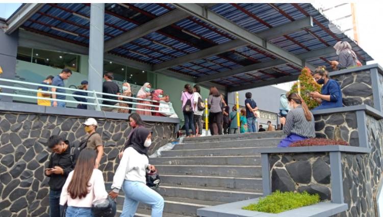 Gempa 6,7 SR Guncang Malang, Pengunjung Mall Olimpic Garden Berhamburan