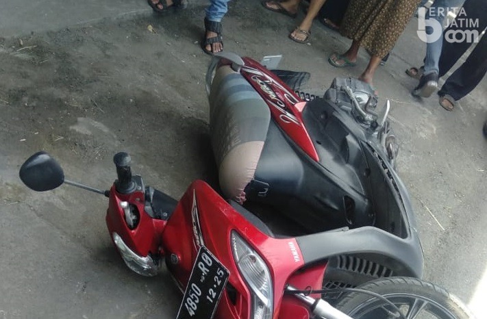 Menyeberang Jalan di Jombang, Motor Ditabrak Mobil, 1 Tewas