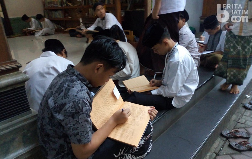 Ramadan, Pesantren Tebuireng Jombang Kaji Kitab Karya KH Hasyim Asyari