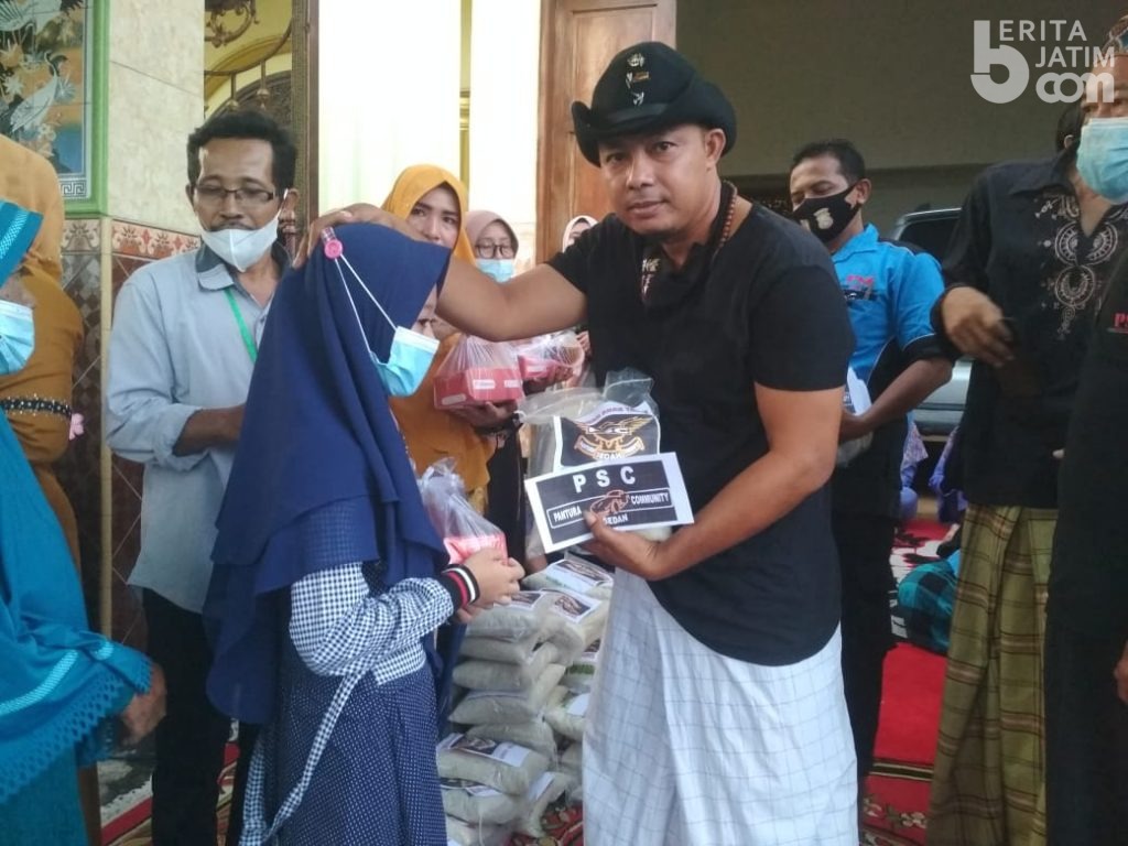 Komunitas Sedan Pantura Santuni Anak Yatim dan Dhuafa