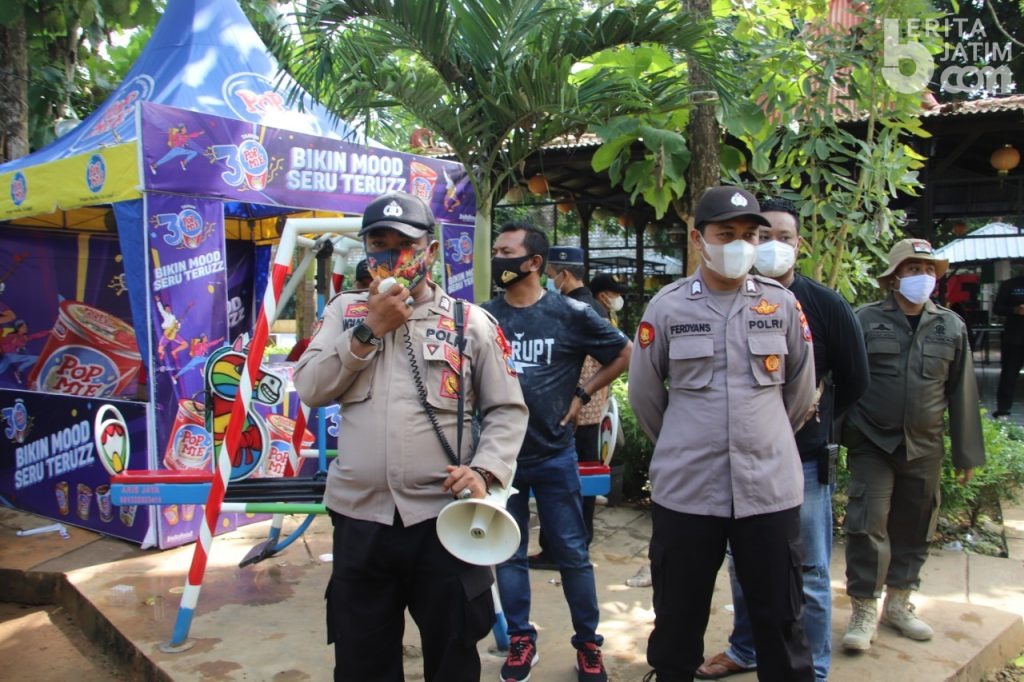 Anggota Polres ‘Turba’ Keliling Tempat-tempat Wisata Ingatkan Pengunjung Taat Prokes